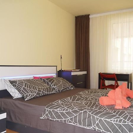Spacious 2Bdr - Free Parking - Walk Everywhere - 300 Mbps Wifi Varna Buitenkant foto
